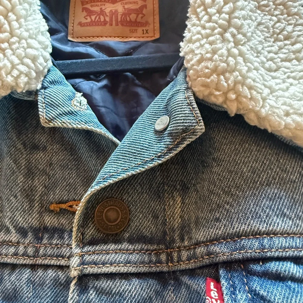 Levi's Light Blue Denim Jacket with Cream Sherpa Collar - Picture 3 of 5